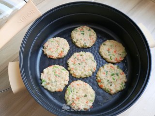 香煎时蔬鳕鱼饼的做法步骤：6