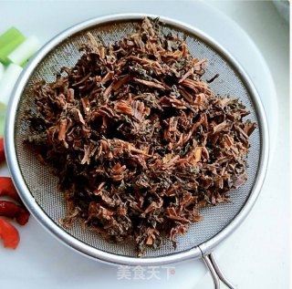 裤腿肉烧梅干菜的做法步骤：2