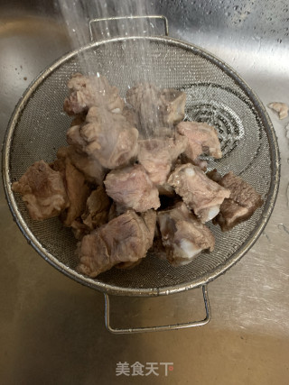 糖醋排骨的做法步骤：1