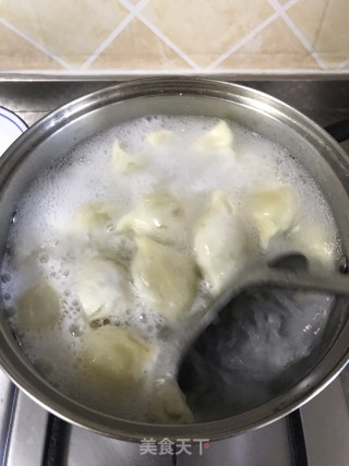 肥牛酸汤饺子的做法步骤：1