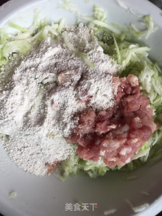 葫芦瘦肉丸子的做法步骤：3