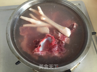 老椰子龙骨胡萝卜汤的做法步骤：3