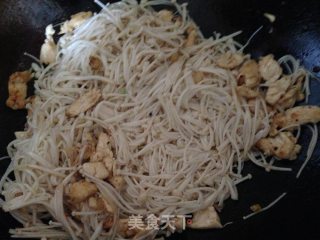 快手炒金针菇的做法步骤：4