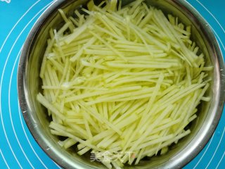 青椒土豆（洋芋）丝的做法步骤：1
