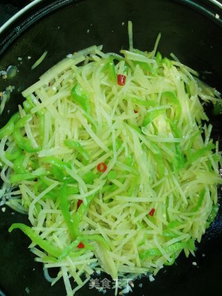 青椒土豆（洋芋）丝的做法步骤：7