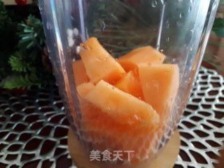 哈密瓜汁的做法步骤：2