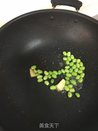 青椒毛豆炒仔鸡的做法步骤：4