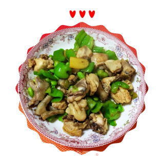 青椒毛豆炒仔鸡的做法步骤：10