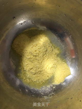 玉米面韭菜鸡蛋饼的做法步骤：1