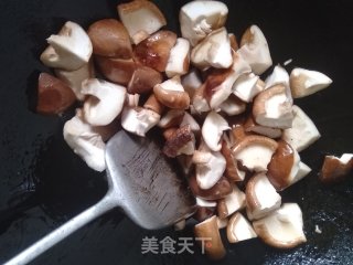 爆炒香菇的做法步骤：2