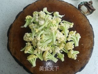 腊肉炒菜花的做法步骤：2