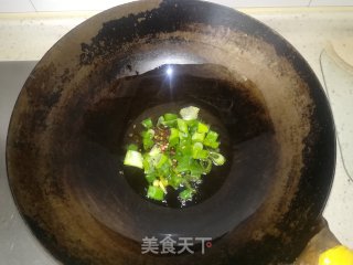 腊肉炒菜花的做法步骤：3