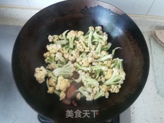 腊肉炒菜花的做法步骤：6
