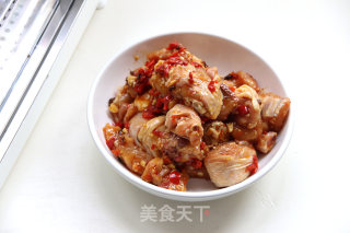 最适合夏天烹制的剁椒草菇鸡块的做法步骤：3