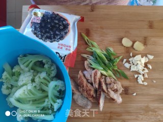 香肠炒菜花的做法步骤：4