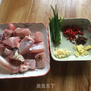 红烧鱼的做法步骤：1
