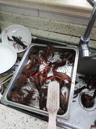 麻辣螺丝小龙虾的做法步骤：1