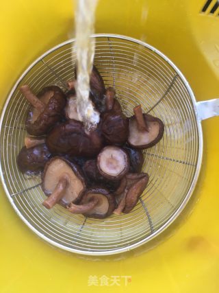 肉丁香菇辣酱的做法步骤：4