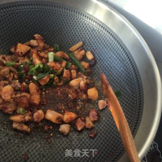 肉丁香菇辣酱的做法步骤：10