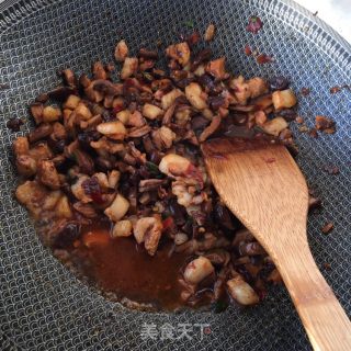肉丁香菇辣酱的做法步骤：13