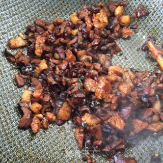 肉丁香菇辣酱的做法步骤：16