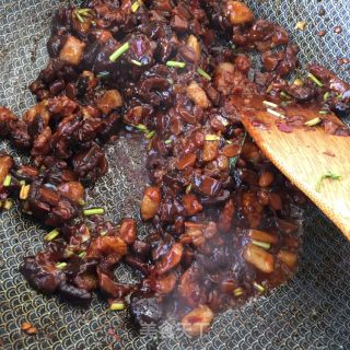 肉丁香菇辣酱的做法步骤：21