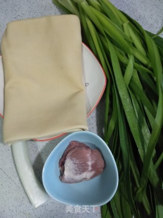 干豆腐韭菜炒肉的做法步骤：1