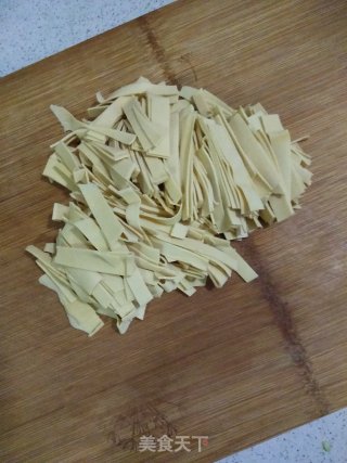 干豆腐韭菜炒肉的做法步骤：2
