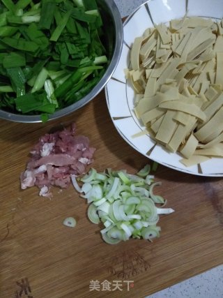 干豆腐韭菜炒肉的做法步骤：4