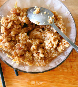 莲藕猪肉糯米丸子的做法步骤：1