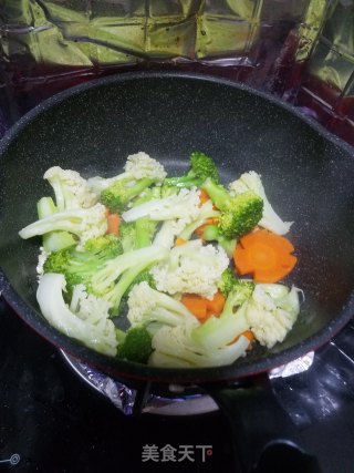 蒜蓉炒双花的做法步骤：7
