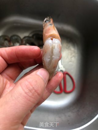 蝴蝶虾蒸蛋的做法步骤：1