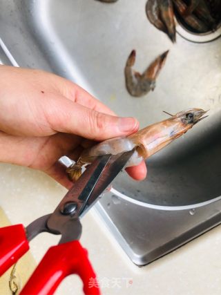 蝴蝶虾蒸蛋的做法步骤：2