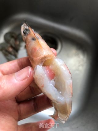 蝴蝶虾蒸蛋的做法步骤：3