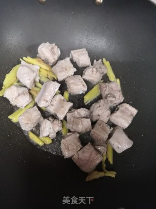 土豆蒸排骨的做法步骤：2