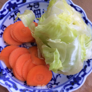 生菜虾仁冷盘的做法步骤：1