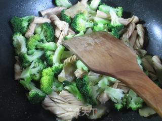 榨菜片西兰花炒豆筋的做法步骤：4
