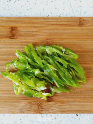 蘑菇炒肉的做法步骤：2