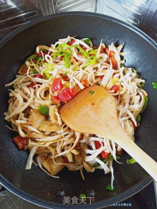 蘑菇炒肉的做法步骤：10