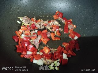 牛肉丁炒豆角的做法步骤：2