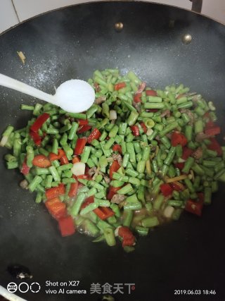 牛肉丁炒豆角的做法步骤：5