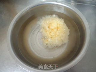百合绿豆银耳羹的做法步骤：1