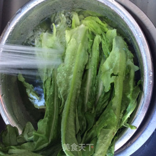 爆炒油麦菜的做法步骤：1