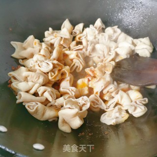 青椒肥肠的做法步骤：4