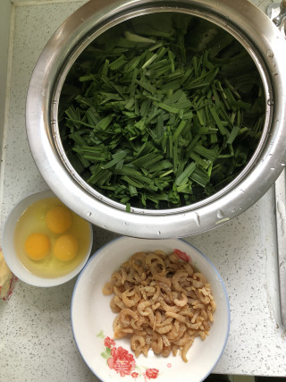 韭菜鸡蛋炒虾干的做法步骤：1