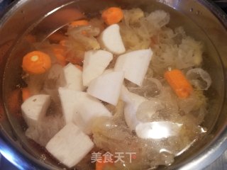雪耳胡萝卜山药汤的做法步骤：7