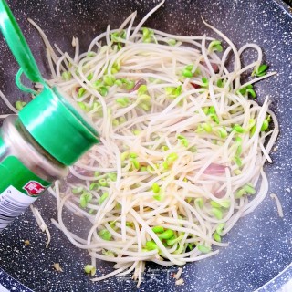 炒黄豆芽的做法步骤：8