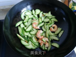 虾仁炒黄瓜的做法步骤：5