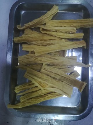 辣条腐竹的做法步骤：1