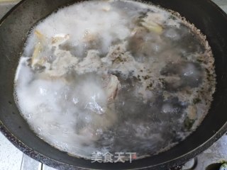 简单版番茄土豆炖牛腩的做法步骤：1